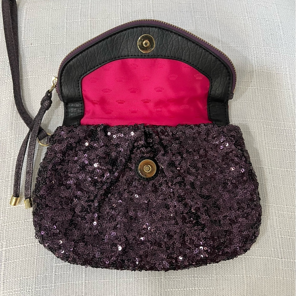 NWT Juicy Couture Traveler Wristlet, Grape - Picture 3 of 10